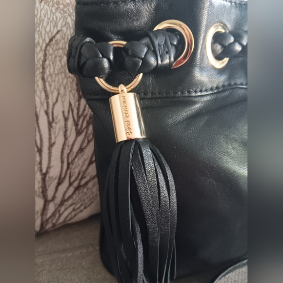 Michael Kors Soft Leather Crossbody Bag with Tassel EUC - Picture 2 of 8